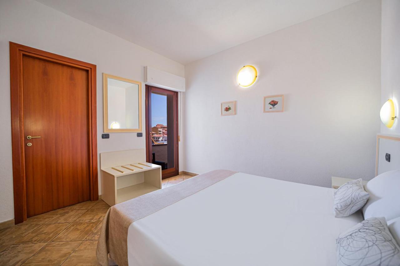 Hotel Il Gabbiano La Maddalena  Exteriér fotografie