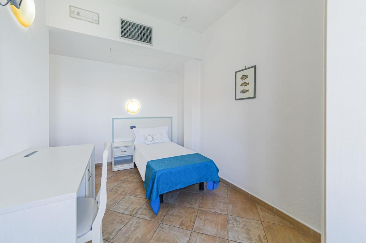 Hotel Il Gabbiano La Maddalena  Exteriér fotografie