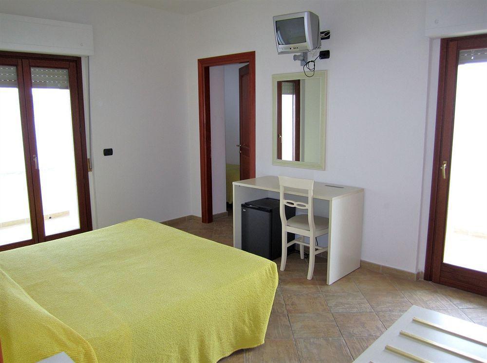Hotel Il Gabbiano La Maddalena  Exteriér fotografie